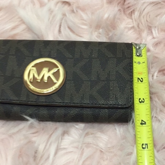 Michael Kors Fulton Brown Carryall Wallet - Picture 7 of 13